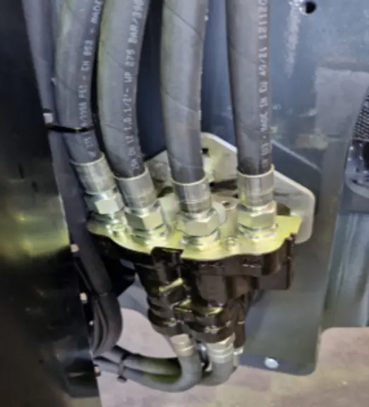 Stoll optimise le circuit hydraulique sur l'avant du tracteur.