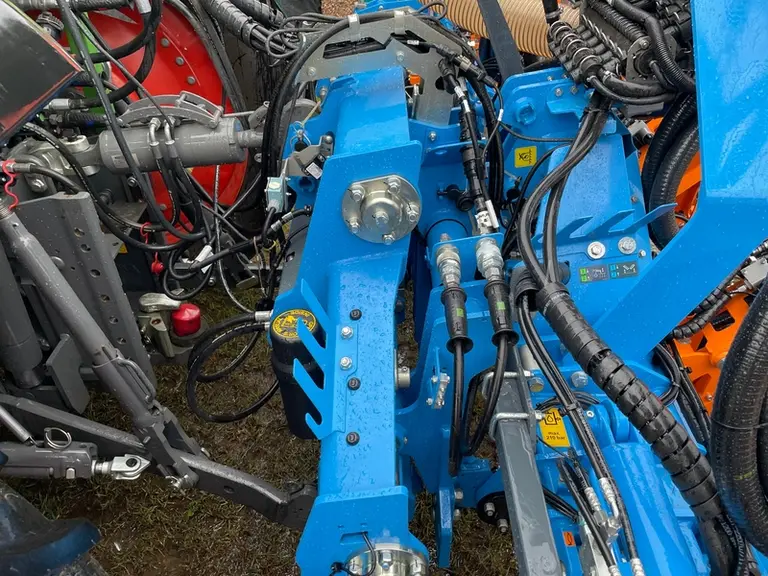 L'interface de guidage Schmotzer VR 2 coulisse de 30 cm à droite et à gauche, soit une course totale de 60 cm.