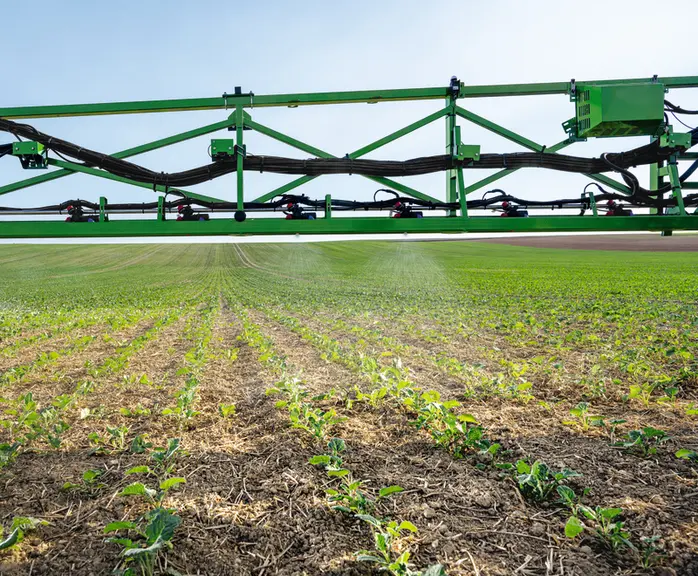 La pulvérisation ciblée See & Spray de John Deere peut effectuer du désherbage de l'interrang.