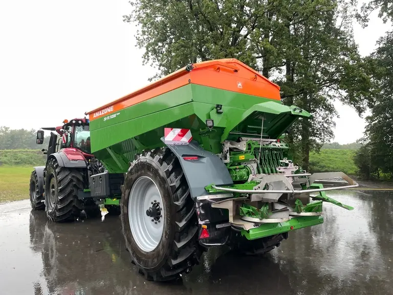 L'épandeur traîné ZG-TX d'Amazone est disponible en 6 800, 9 000 et 11 200 litres.
