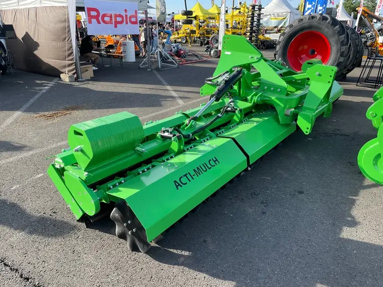 Les rouleaux Faca Acti-Mulch de la marque Strong se déclinent de 3 à 6 m.