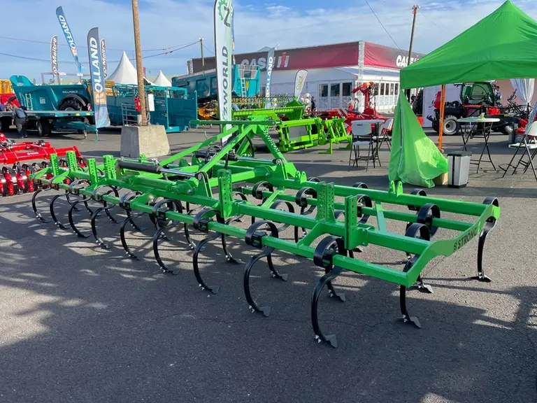 Les scalpeurs à dents Koring de la marque Strong sont disponibles de 3 à 6 m.