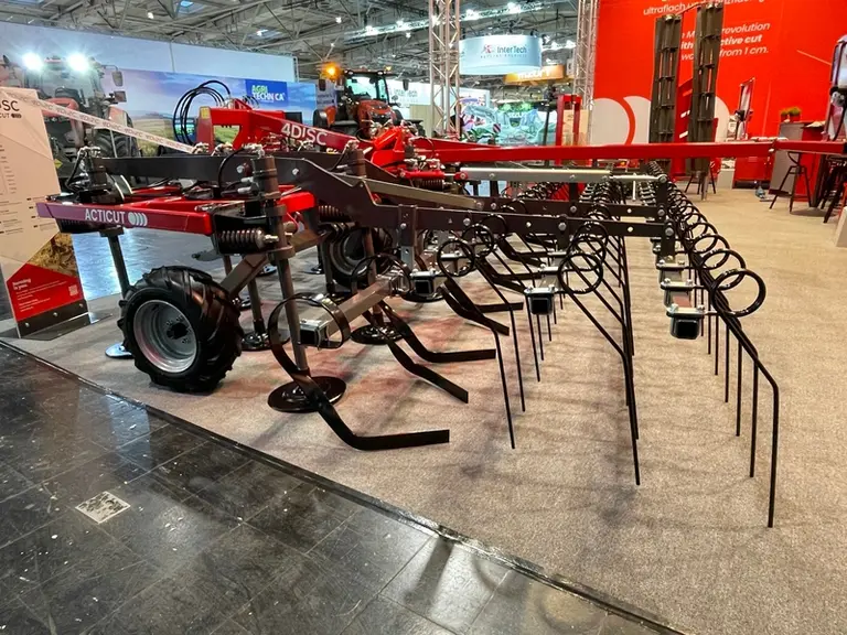 Le scalpeur Acticut de 4Disc bénéficie de réglages entièrement hydrauliques