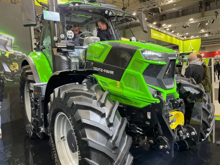 Les tracteurs Deutz-Fahr série 6.4 TTV se déclinent en deux modèles 4 cylindres de 161 et 171 ch.