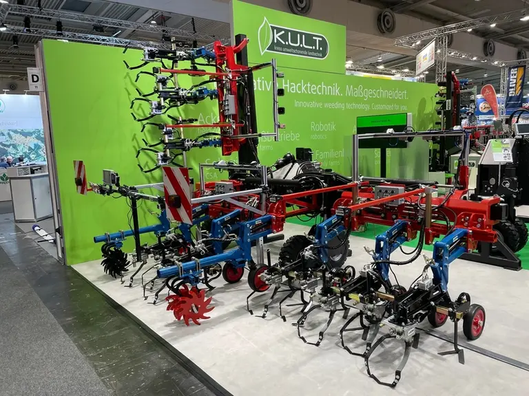 Bineuse 15 rangs à trois châssis indépendants de Kult exposée au salon Agritechnica 2023