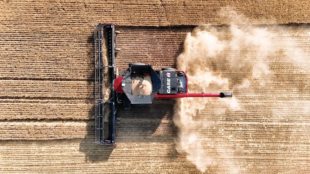 Case IH complète par le haut son offre en moissonneuses-batteuses avec un modèle de 775 ch au rotor allongé. 