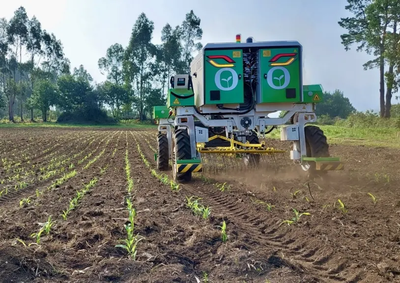 Le robot Orio de Naïo Technologies s'utilise, par exemple, pour le binage en grandes cultures.