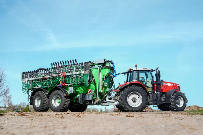 Les tonnes à lisier 22000 D et 22000 DXT de la gamme X-Trem2 de Joskin affiche une capacité de 22 m3.