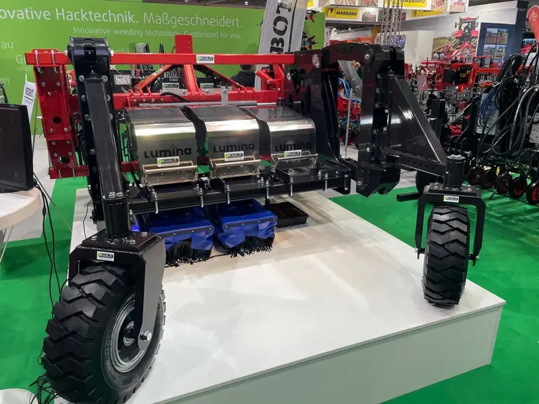 Développée par Weedbot, la machine Lumina détruisant les mauvaises herbes au laser fonctionne pour le moment uniquement en culture de carottes.