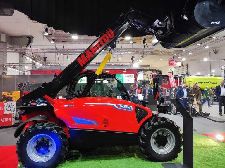 Le chargeur télescopique MLT 625e reprend les principales caractéristiques de son homologue thermique.