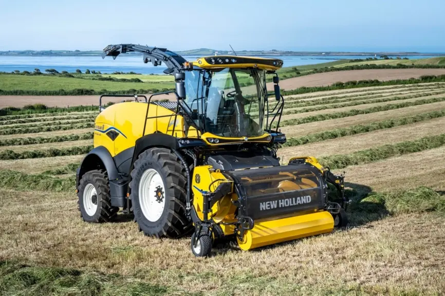 Le nouveau pick-up à herbe Ultrafeed de New Holland dispose d'une boîte de vitesses augmentant la vitesse de rotation de 25 %.