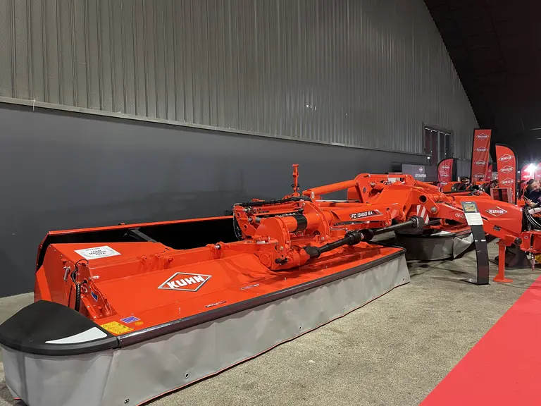 Faucheuse Kuhn de 13,40 m de large au salon des ETA 2023