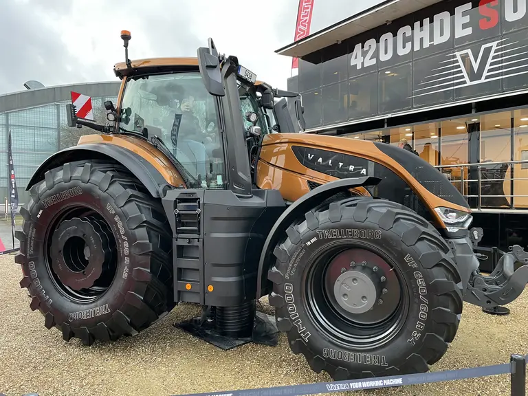 Tracteur Valtra S416 au salon des ETA 2023