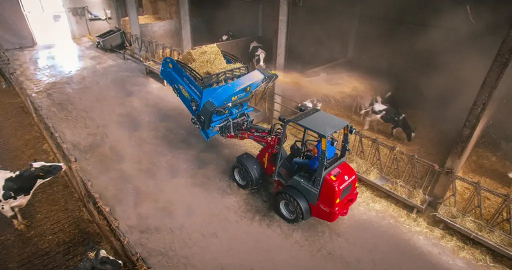 Le débit hydraulique du valet de ferme doit être en accord avec le besoin de la pailleuse, généralement plus élevé avec les machines à turbine.