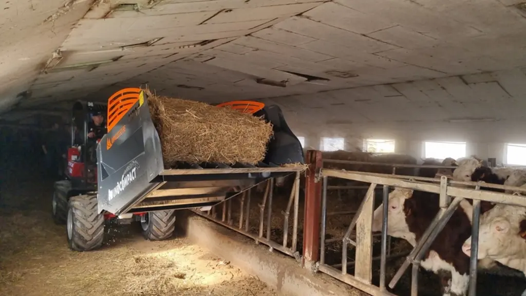 La taille de la pailleuse est déterminée par la capacité de levage du valet de ferme et par ses performances hydrauliques, mais aussi par les dimensio