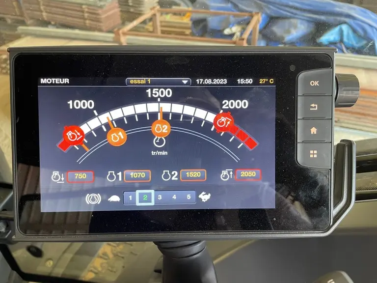 Le tracteur Valtra Q305 Direct dispose d'un terminal dont les représentations graphiques sont très intuitives.