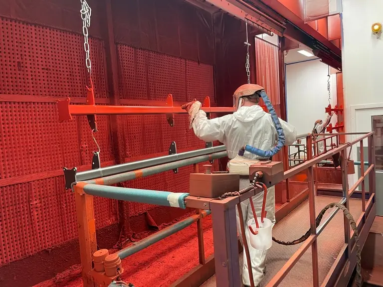 L'usine Kverneland Les Landes-Genusson a adopté en août 2023 un nouveau procédé de peinture sans cuisson permettant de réaliser des économies d'énergi