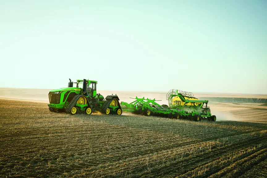 Les nouveaux tracteurs articulés à chenilles 9RX de John Deere culminent à 913 ch.