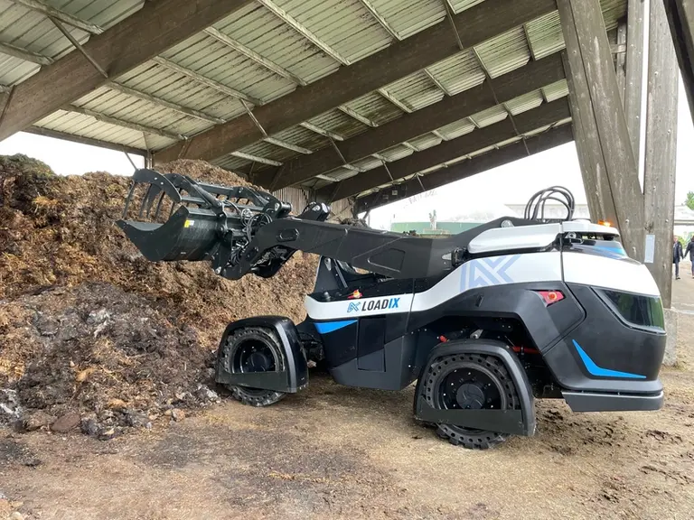 Robot de manutention Loadix de ManuRob au chargement de fumier