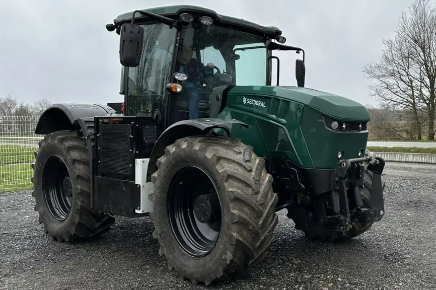 La start-up brestoise Seederal dévoile son premier prototype de tracteur électrique.