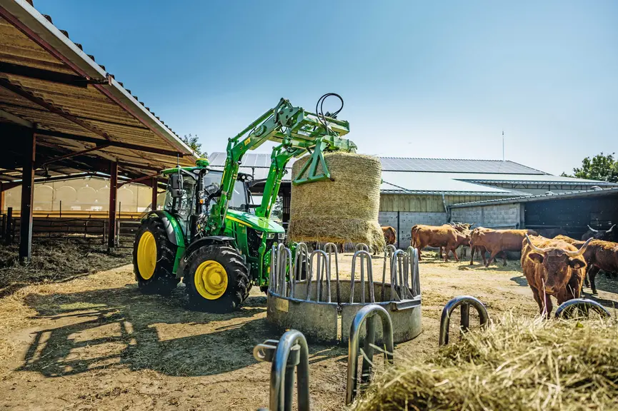 Les nouveaux tracteurs 5M de John Deere conservent leur maniabilité avec un rayon de braquage de 4,10 m.