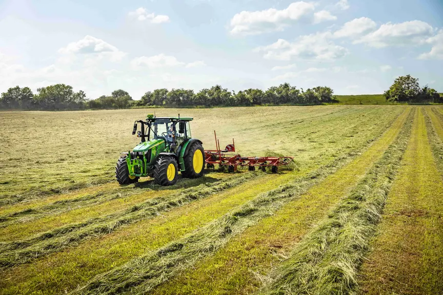 Un cinquième modèle, le 5130M de 135 ch vient compléter la gamme de tracteurs John Deere 5M par le haut.