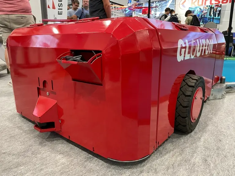Le robot collecteur de lisier Glouton de Miro est équipé d'un lidar à l'arrière et à l'avant