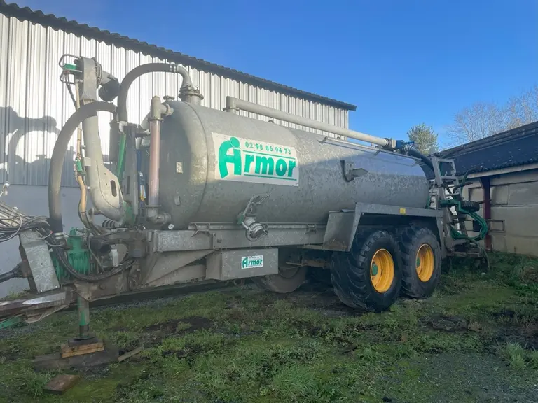 La tonne à lisier de 15 000 litres équipée du capteur Ana'Lisier date de 2006.