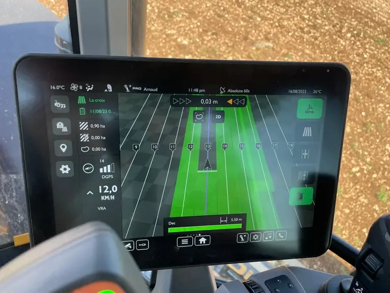 Le tracteur JCB Fastrac 4220 iCON intègrent de nombreuses fonctions GPS.
