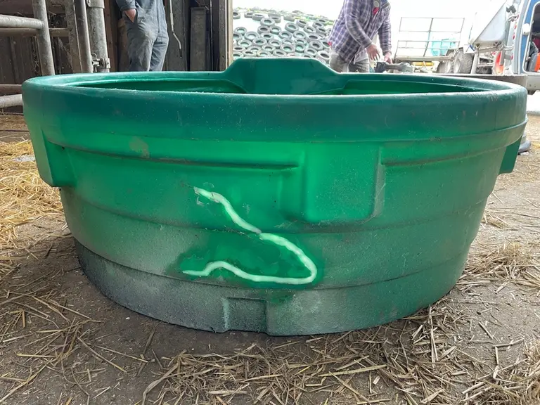 Bac à eau après réparation. 