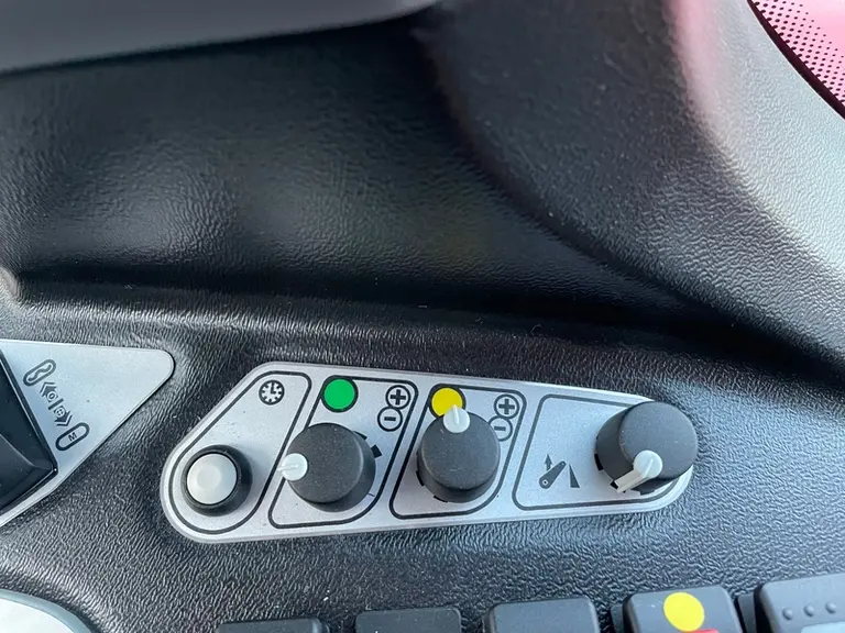 Molette de réglage du relevage du tracteur Lindner Lintrac 115 LS