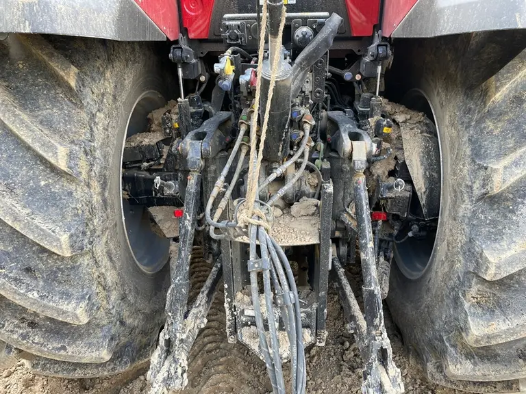 Le tracteur Case IH Puma 260 AFS Connect est doté d'un attelage arrière très complet.