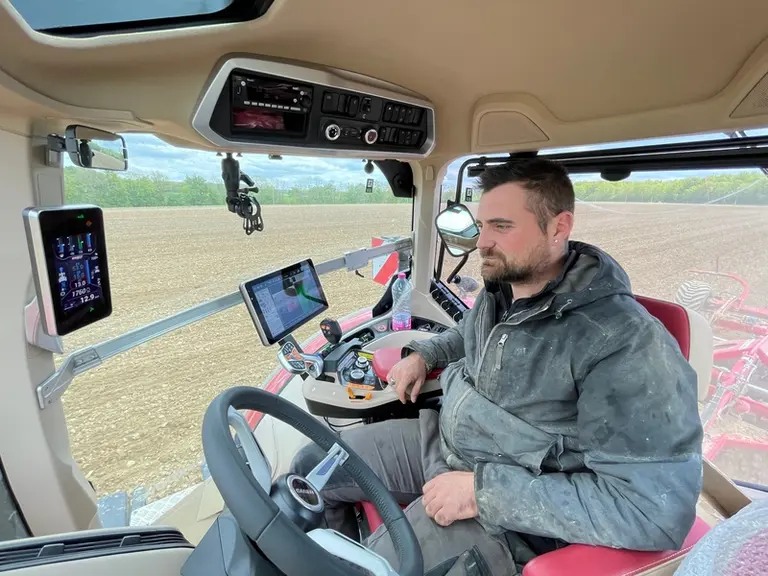 Le tracteur Case IH Puma 260 AFS Connect adopte une cabine spacieuse à la finition remarquable. 
