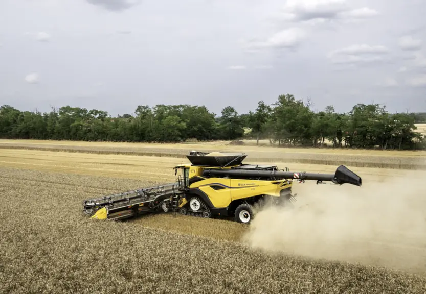 Moissonneuse-batteuse New Holland CR11 au travail