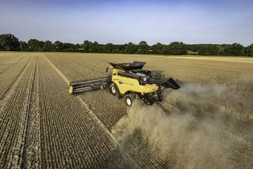 Moissonneuse-batteuse New Holland CR9.90 au travail