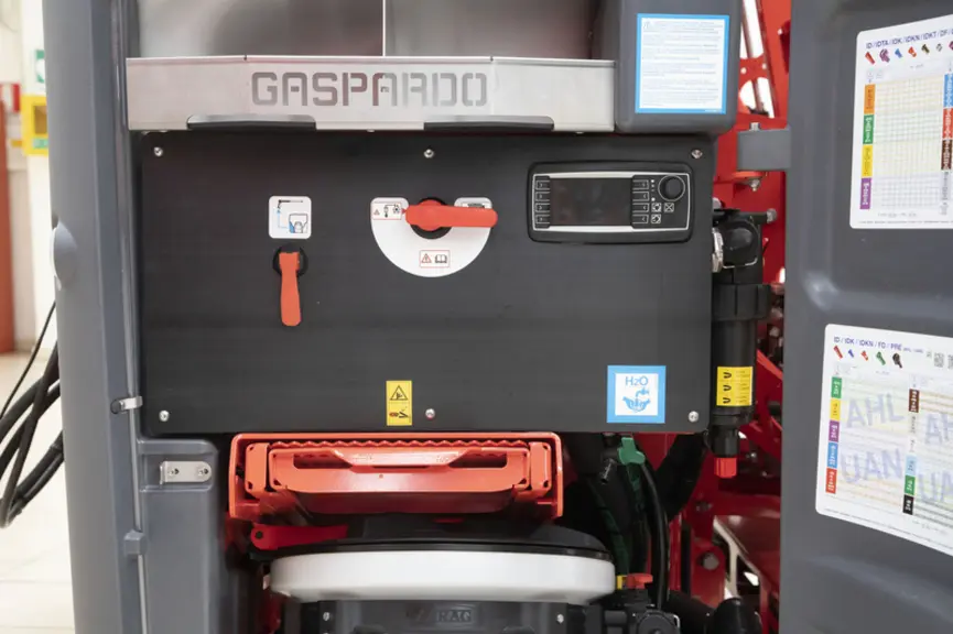 Panneau de commande électrique E-PANEL des pulvérisateurs portés Tempo Ultra Isotronic et des modèles traînés Campo Isotronic de Maschio Gaspardo 