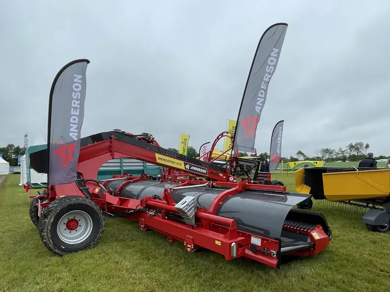 Andaineur à tapis Mergepro 915 d'Anderson au Salon de l'herbe 2024