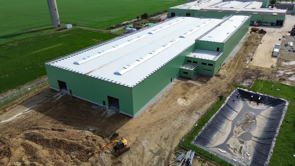 Vue aérienne du nouveau bâtiment Leboulch de La Vieille-Lyre dans l'Eure