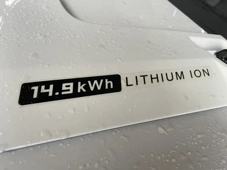 Capacité de la batterie du SSV Polaris Ranger Kinetic 100 % électrique en version Premium