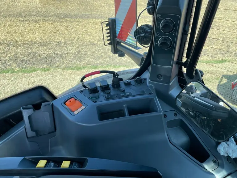 tracteur Valtra S416 intérieur cabine 
