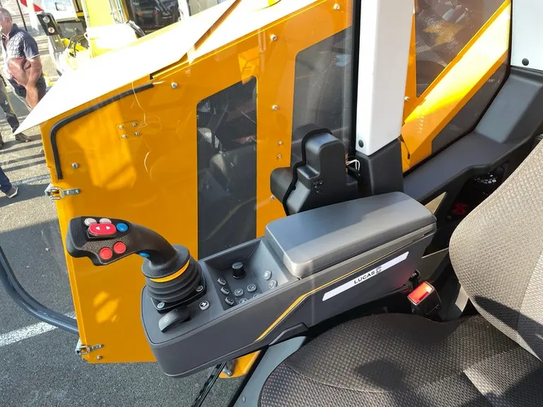 Mélangeuse à vis verticales automotrices Lucas G Autospire