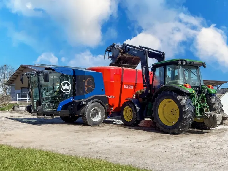 La nouvelle gamme de mélangeuses automotrices Siloking eTruck se compose de quatre modèles de 12 à 20 m3.