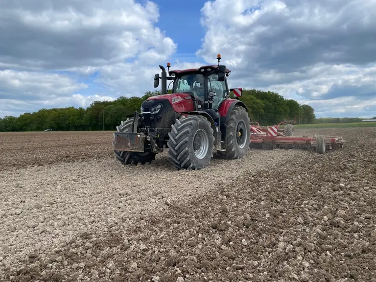 <em class="placeholder">Tracteur agricole standard Case IH Puma CVX</em>