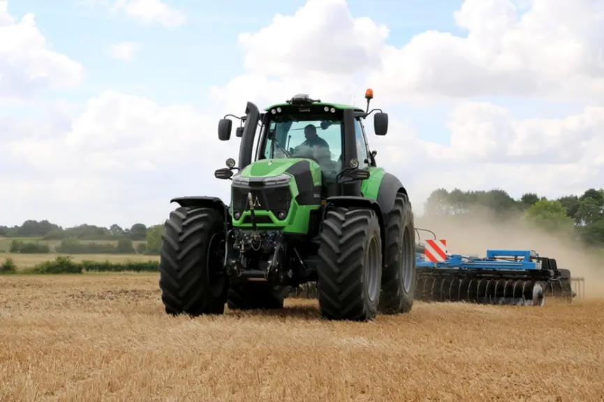 <em class="placeholder">Tracteur agricole standard Deutz-Fahr série 9</em>