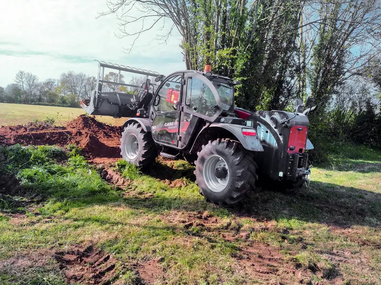 <em class="placeholder">Chargeur télescopique Case IH Farmlift 742 au terrassement</em>