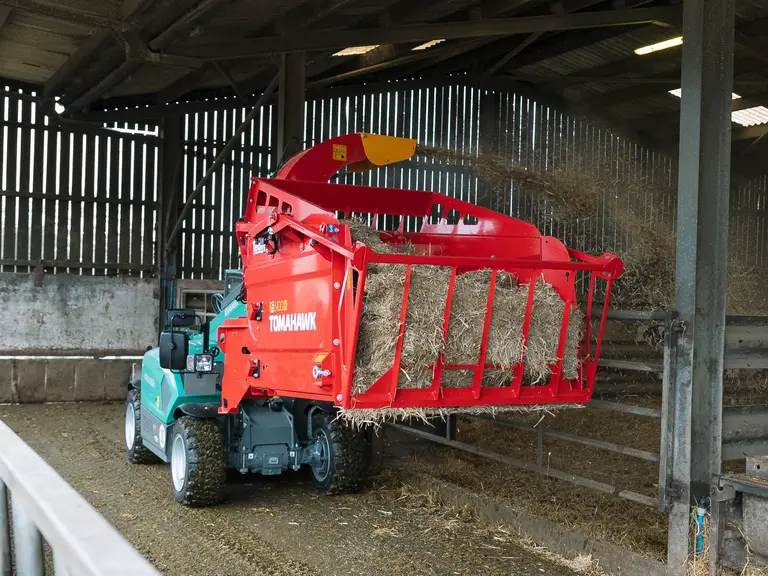 Pailleuse Teagle 6100H sur mini chargeur télescopique Kramer