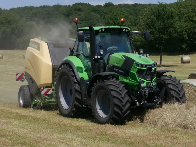 tracteur Deutz-Fahr et presse Krone équipés sur TIM 