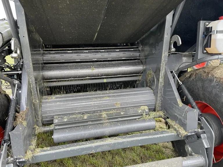 Intérieur de la presse à balles rondes Cerex Claas