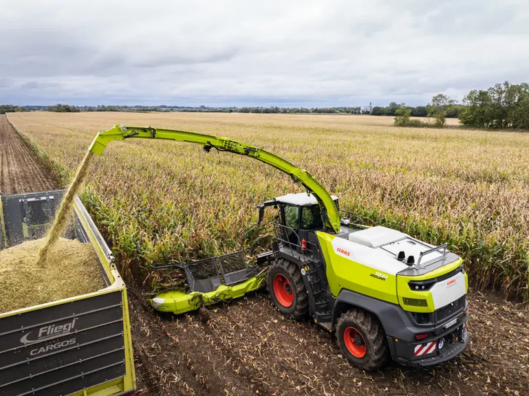 <em class="placeholder">Ensileuse Claas Jaguar série 1000 à l'ensilage de maïs</em>