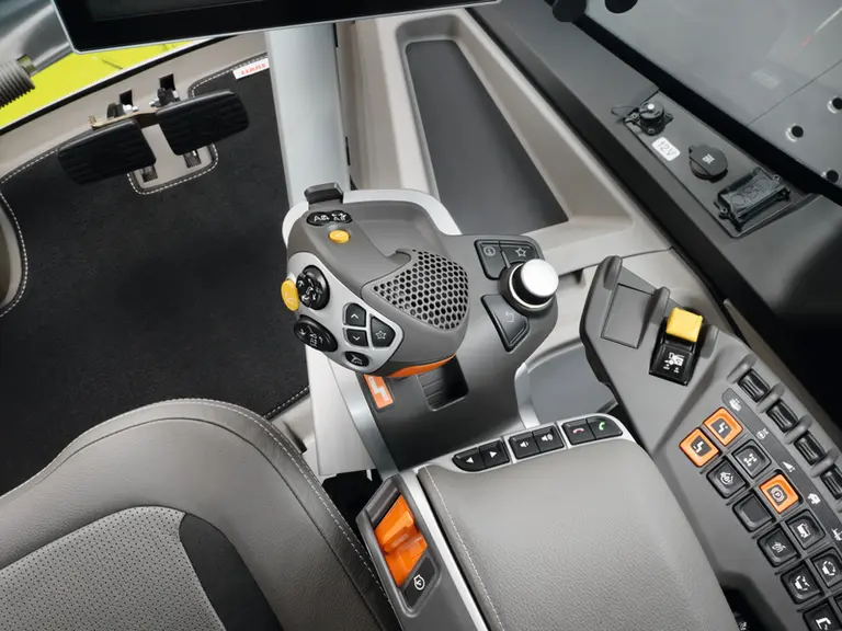 <em class="placeholder">Joystoick CMotion des ensileuses automotrices Claas Jaguar 1000
</em>